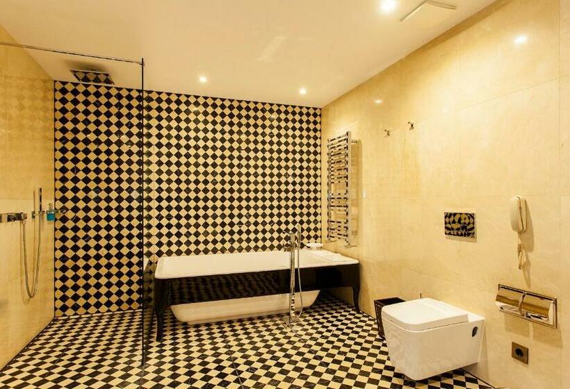 سوییت خانوادگی, Quentin Boutique Hotel