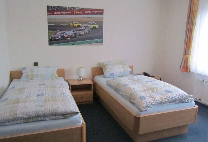 غرفة قياسية, Land Gut Hotel Zur Burg Nürburg