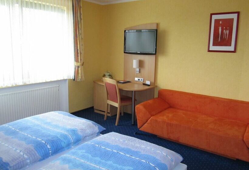 غرفة قياسية ثلاثية, Land Gut Hotel Zur Burg Nürburg