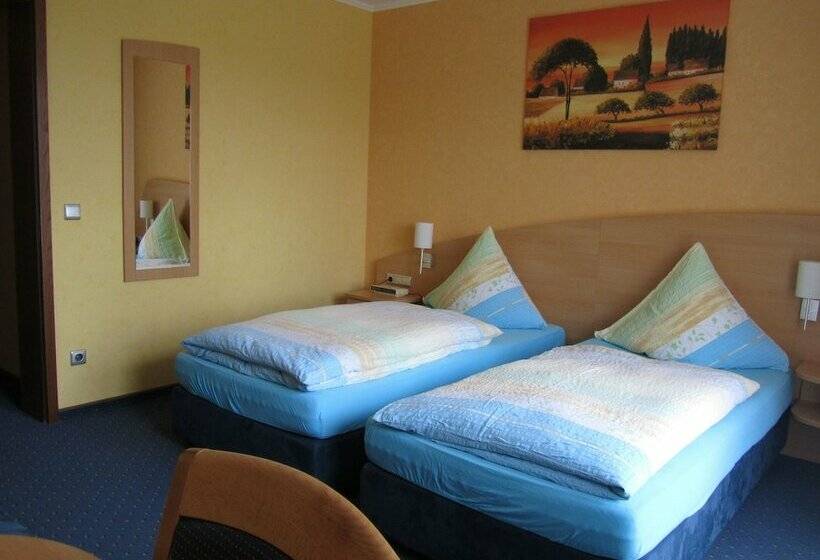 غرفة قياسية ثلاثية, Land Gut Hotel Zur Burg Nürburg