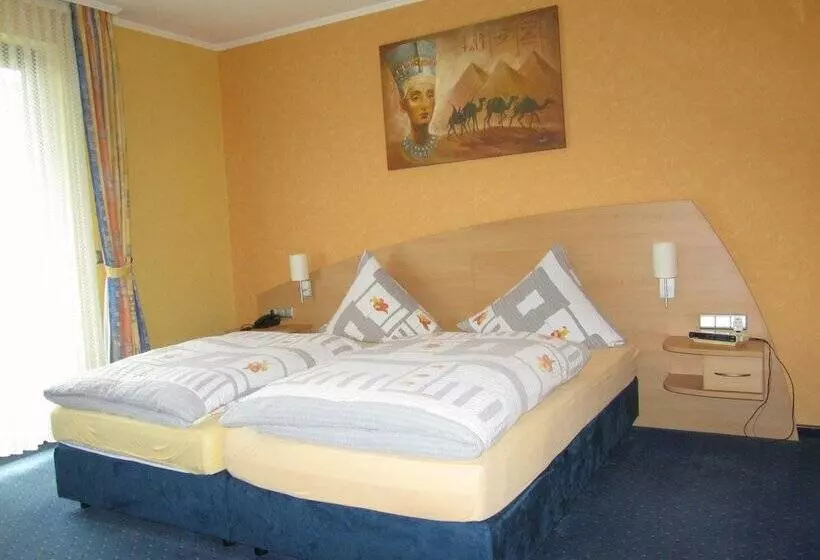 スタンダードトリプルルーム, Land Gut Hotel Zur Burg Nürburg