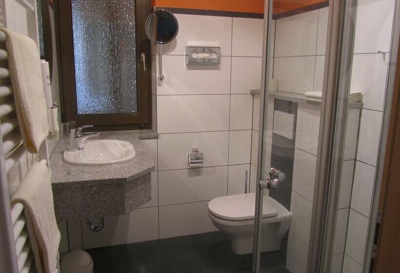 غرفة قياسية, Land Gut Hotel Zur Burg Nürburg