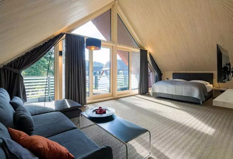 سوئیت با بالکن, Schloss Auel Boutique Hotel & Design Golf Lodge