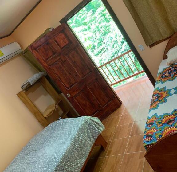 اتاق استاندارد سه نفره, Ceiba Lodge