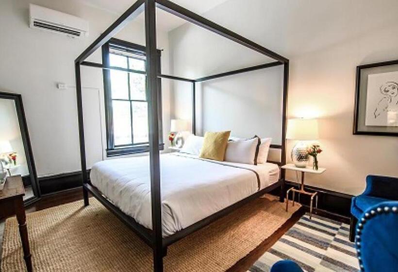 キングサイズベッドのスタンダードルーム, Giles