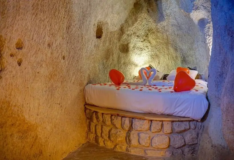 سوییت لوکس, Saliche Cave Suite