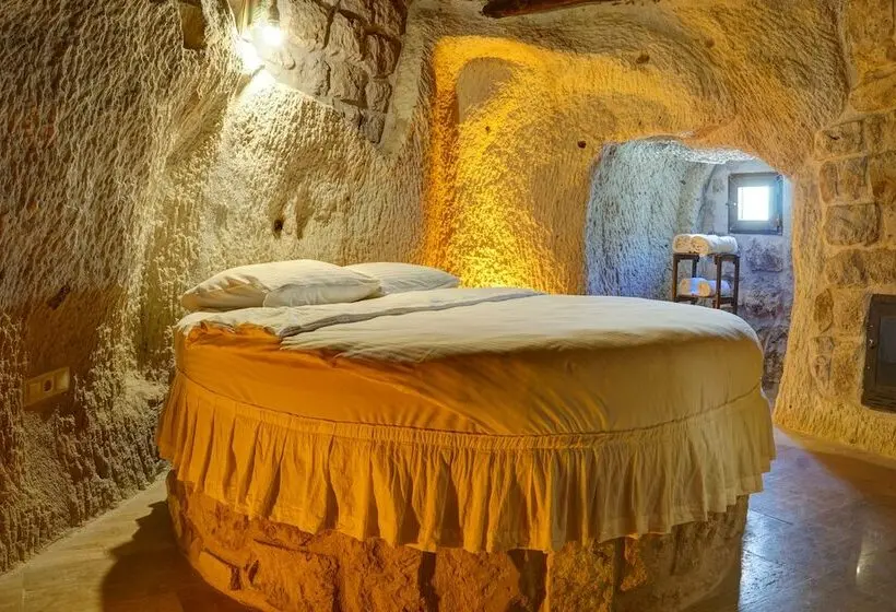 سوییت لوکس, Saliche Cave Suite