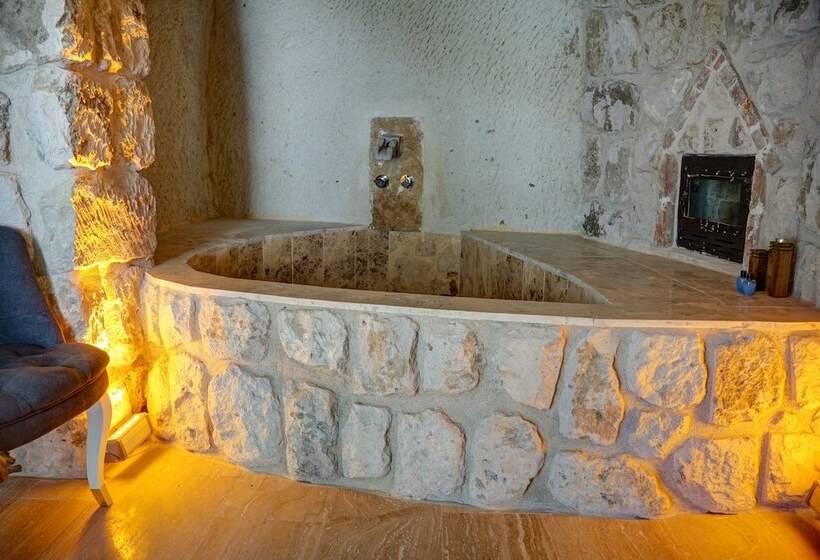 سوییت جونیور, Saliche Cave Suite