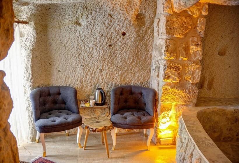 سوییت جونیور, Saliche Cave Suite