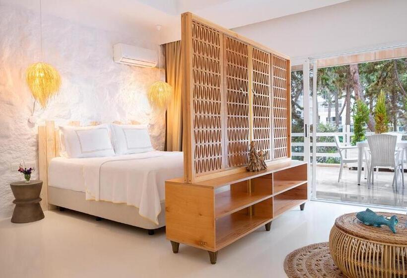 Deluxe Trippelrum, Yasos Suites