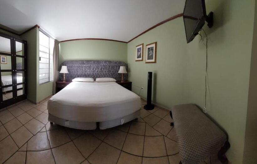 اتاق استاندارد, El Cortes