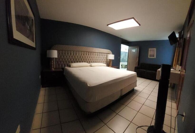 اتاق استاندارد چهار تخته, El Cortes