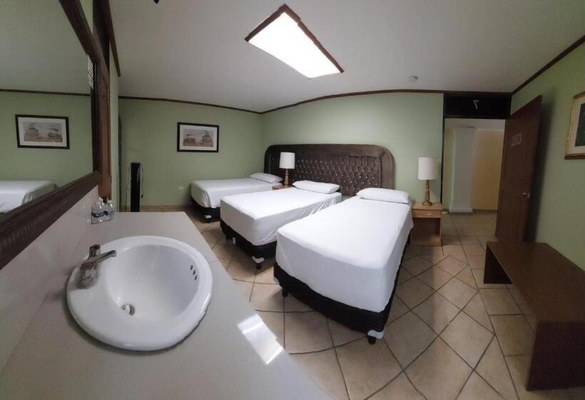 اتاق کلاسیک سه تخته, El Cortes