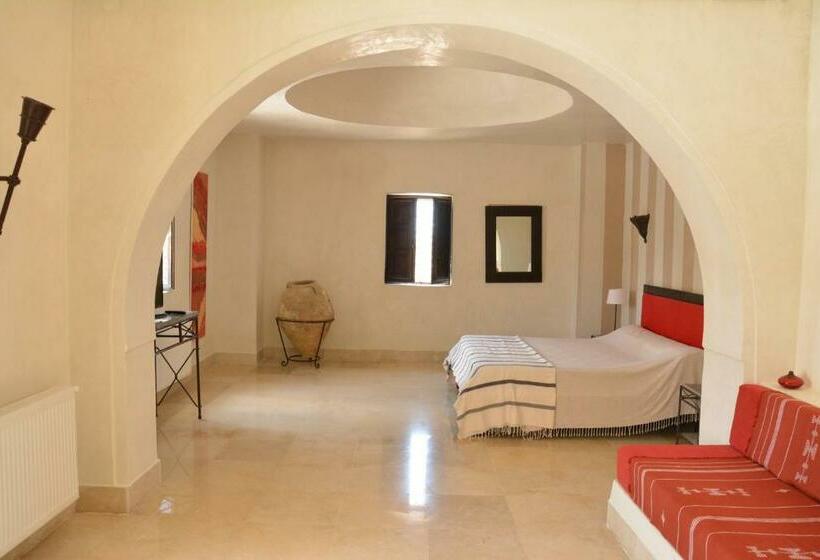 غرفة قياسية سرير كينج, Dar Almassa