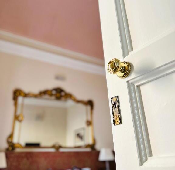 Camera Standard, Sofia Katane Suites