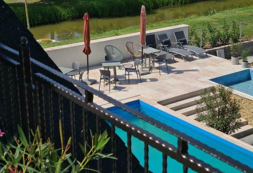 חדר סטנדרט, Mihelyünk