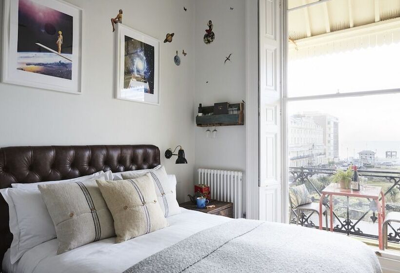 Standard Room Sea View with Balcony, Artist Residence Brighton