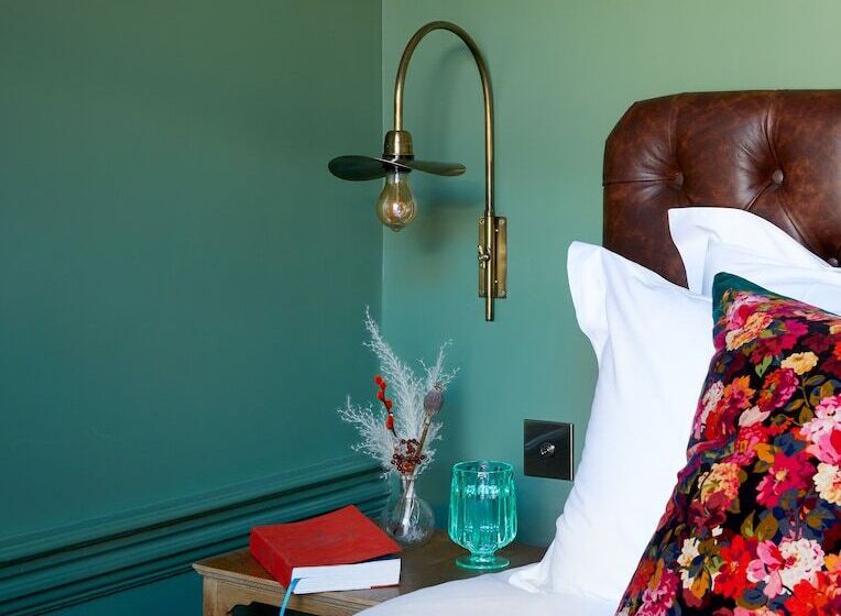 1 Bedroom Apartment Ground Floor, Artist Residence Brighton