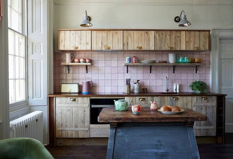 1 Bedroom Apartment Ground Floor, Artist Residence Brighton