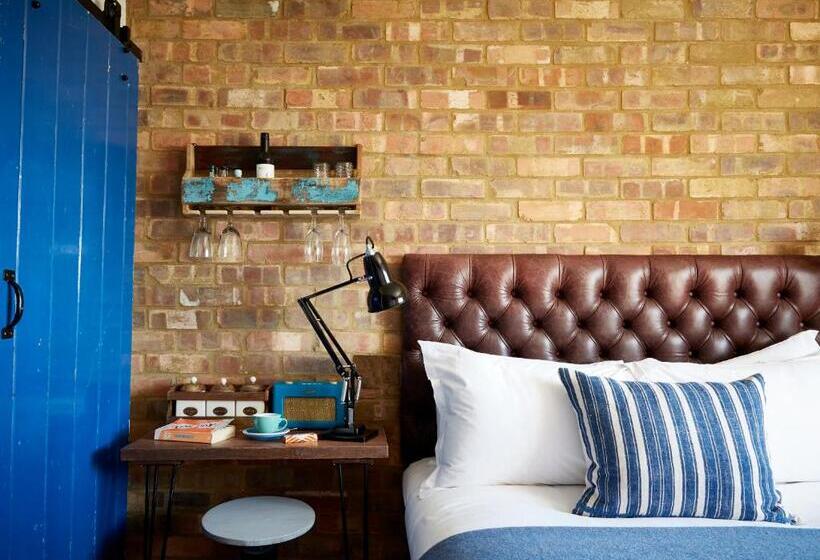 Basic Room, Artist Residence Brighton