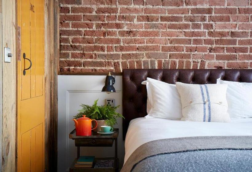 Standard Room, Artist Residence Brighton