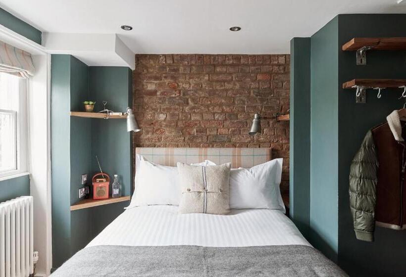 Basic Room, Artist Residence Brighton