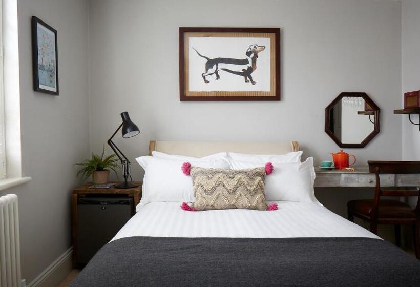 Basic Room, Artist Residence Brighton