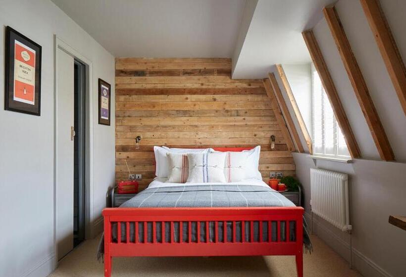 Basic Room, Artist Residence Brighton