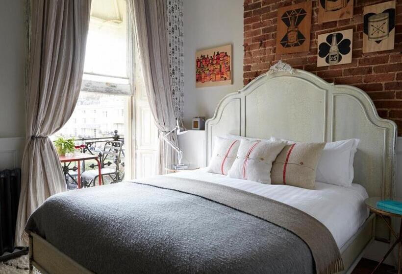 Standard Room Sea View with Balcony, Artist Residence Brighton