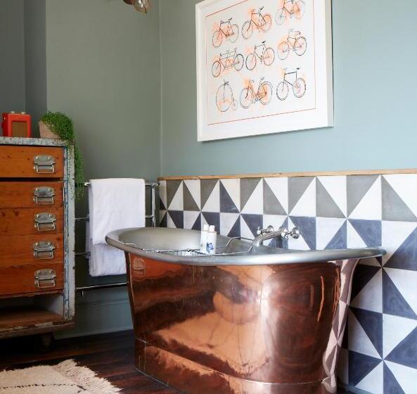 Standard Room Sea View with Balcony, Artist Residence Brighton