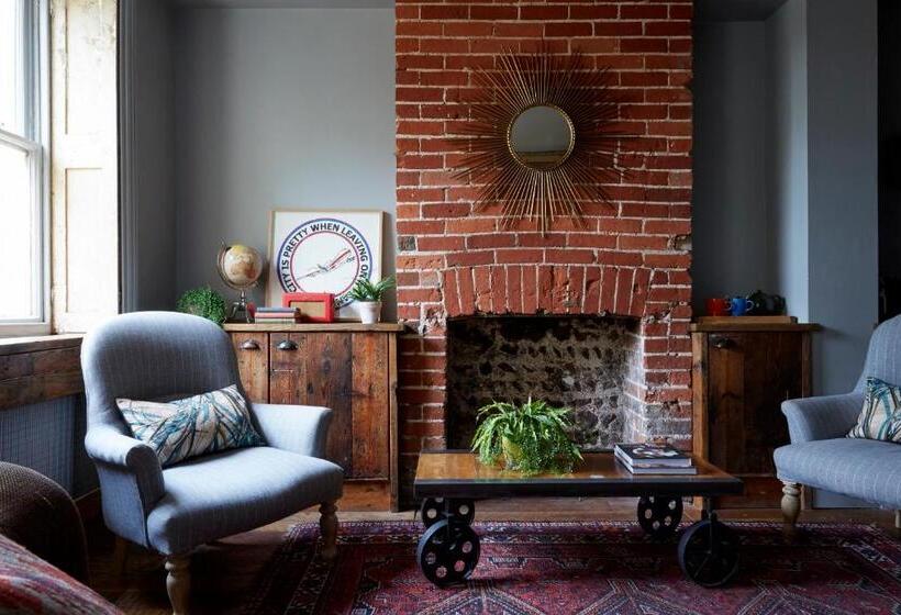 Suite, Artist Residence Brighton