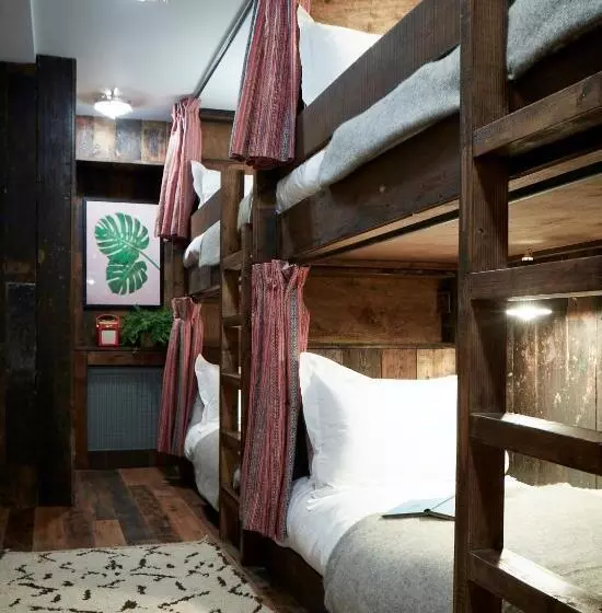 Standard Quadruple Room, Artist Residence Brighton