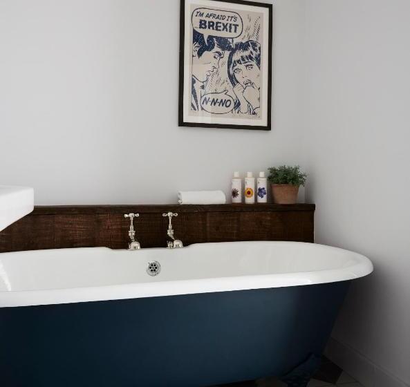 1 Bedroom Apartment Sea View, Artist Residence Brighton