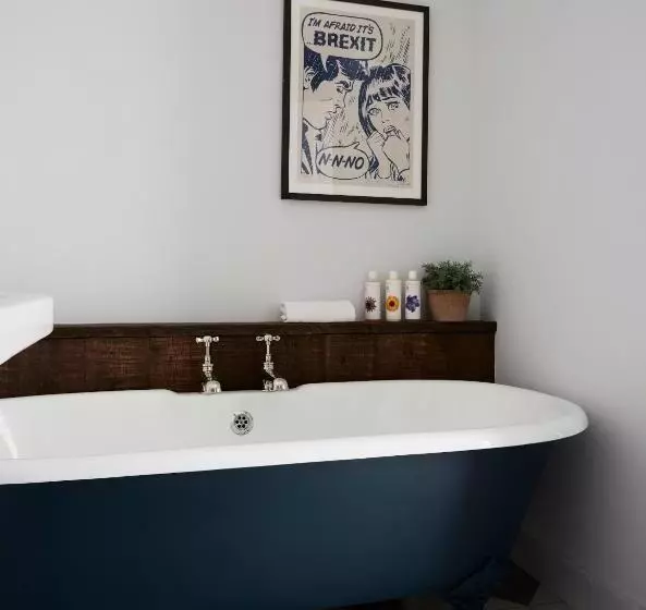 1 Bedroom Apartment Sea View, Artist Residence Brighton