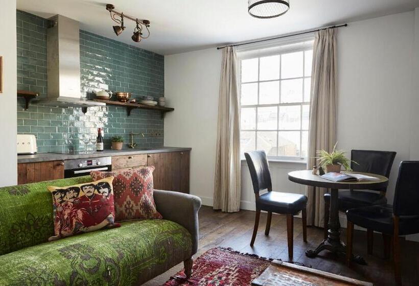 1 Bedroom Apartment Sea View, Artist Residence Brighton