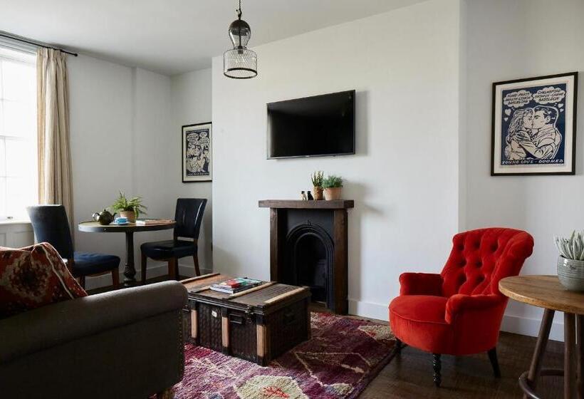 1 Bedroom Apartment Sea View, Artist Residence Brighton