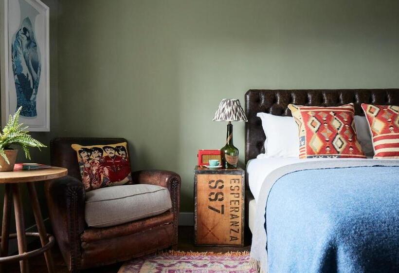 1 Bedroom Apartment Sea View, Artist Residence Brighton