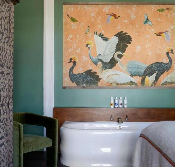 1 Bedroom Apartment with Balcony, Artist Residence Brighton