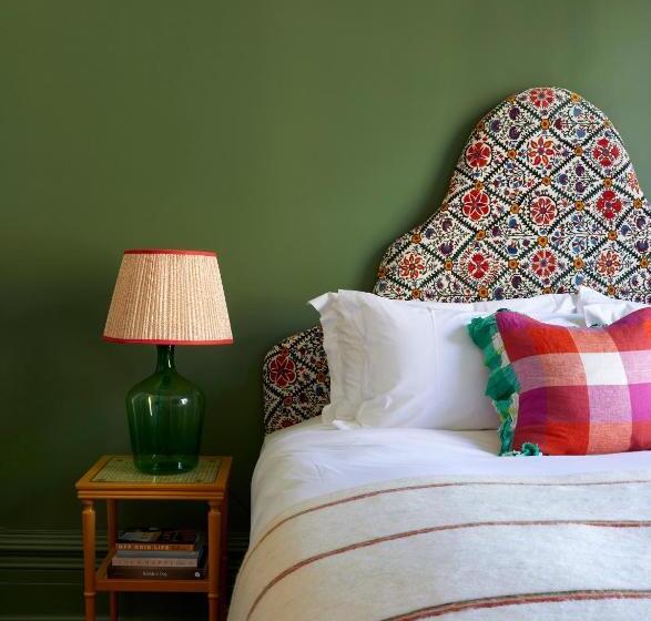 1 Bedroom Apartment with Balcony, Artist Residence Brighton