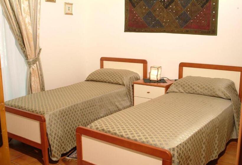 חדר אקונומי, Castagneto Dell Etna