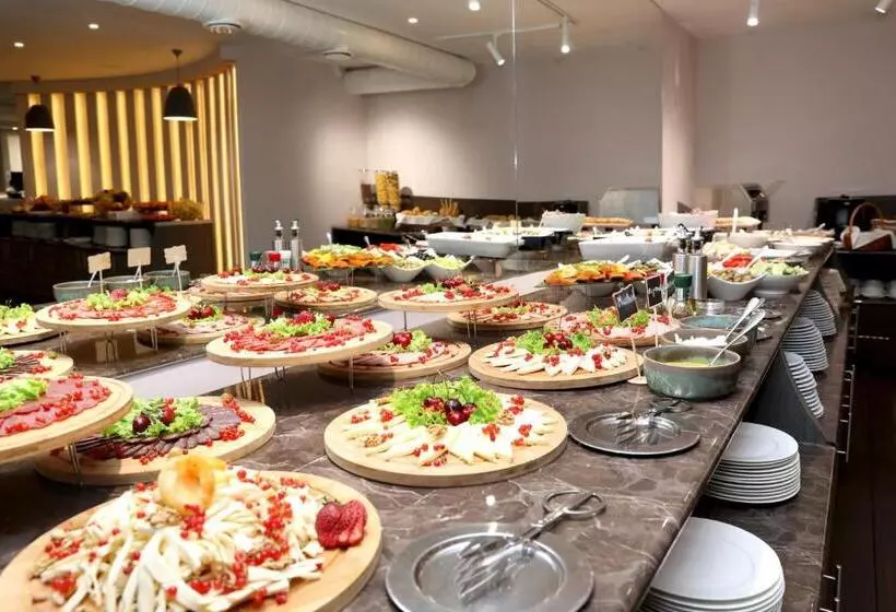 اتاق لوکس با تخت بزرگ, Best Western Plus Paradise Hotel Dilijan