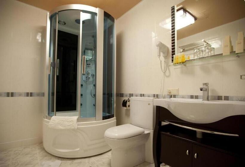 带大床的豪华间, Best Western Plus Paradise Hotel Dilijan