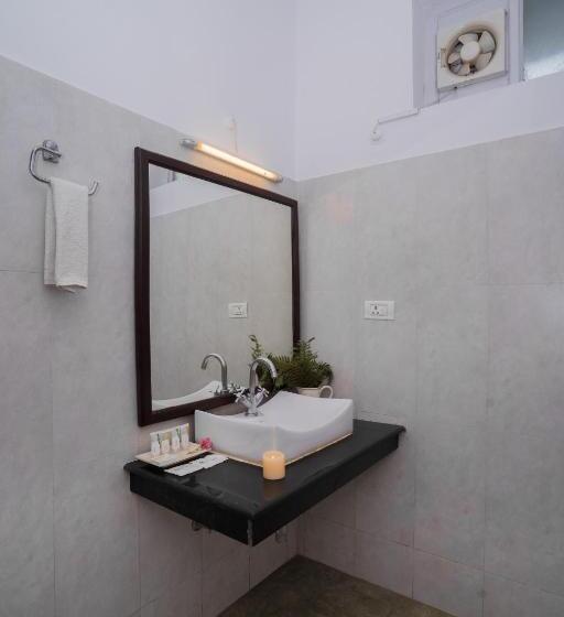 اتاق کلاسیک, Bhikampur Lodge By Howard