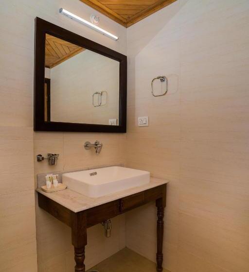 سوییت خانوادگی, Bhikampur Lodge By Howard