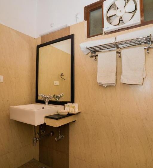 سوییت خانوادگی, Bhikampur Lodge By Howard