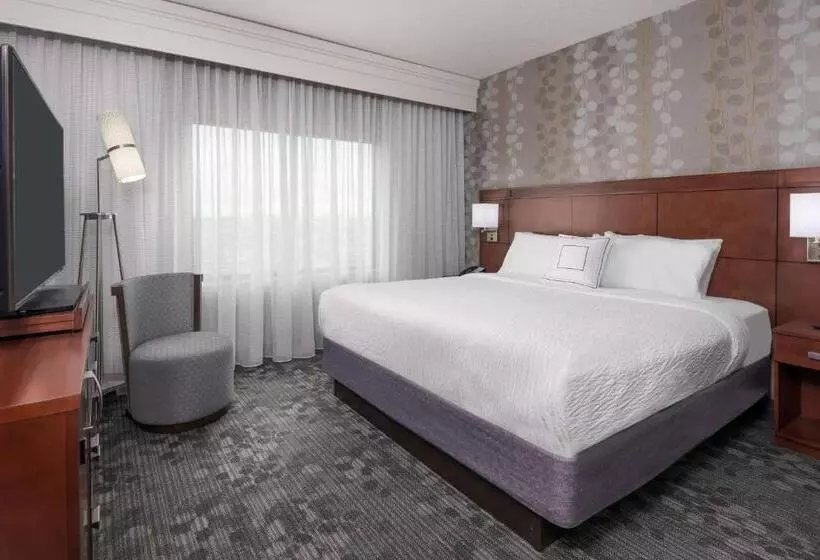 キングサイズベッドのスイートルーム, Courtyard By Marriott Buffalo Airport