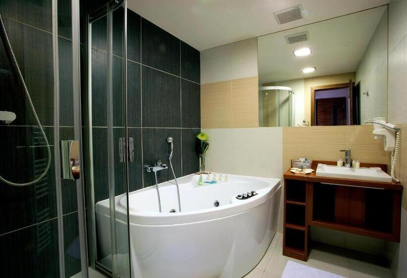 家庭套房, Janosik