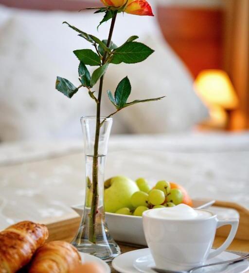 家庭套房, Janosik