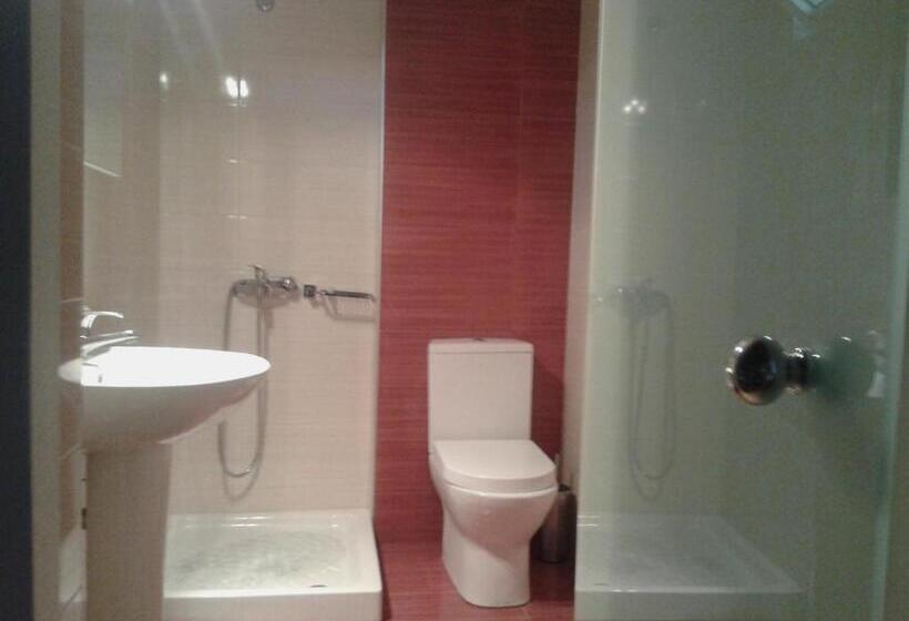 庭の見えるスタンダードトリプルルーム, Petras Beach