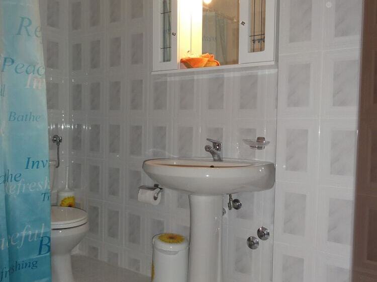 חדר סטנדרט לשלושה, Sintrivanis Mountain